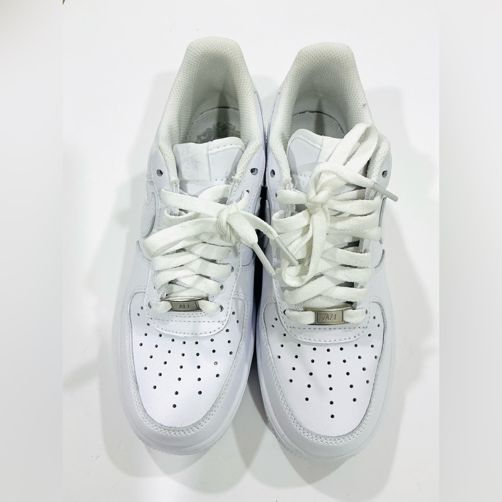 Nike White Sneakers Air Force 1 ‘07 Size 7